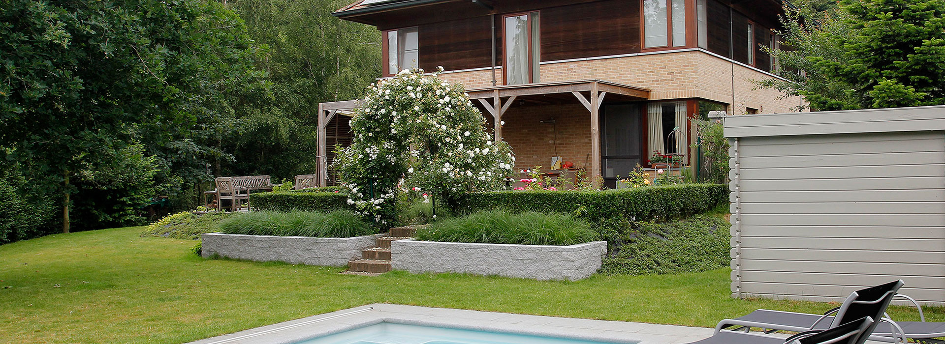 garden and swimming pool